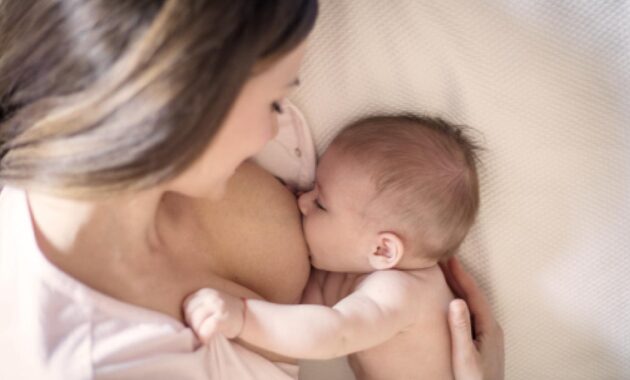 Tandem breastfeeding: Challenges and tips for new mothers