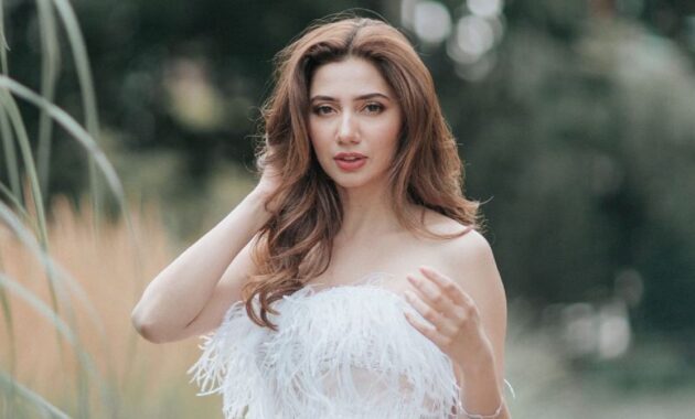 Mahira Khan opens up about her struggle with manic depression