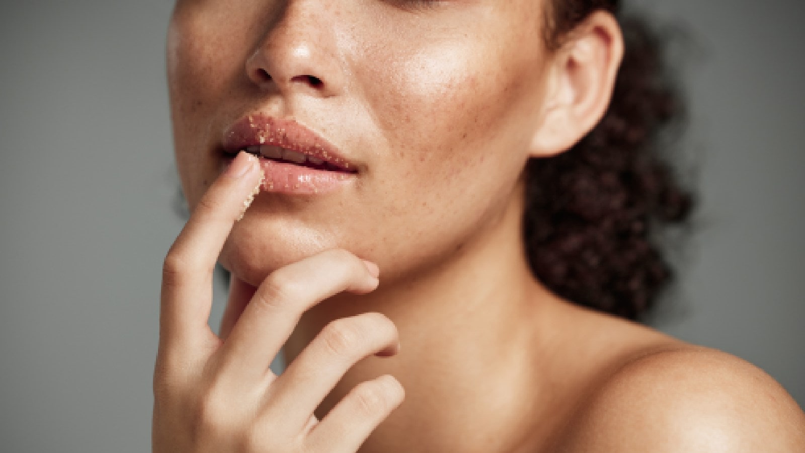 5 best lip scrubs for kiss-worthy lips under Rs 500