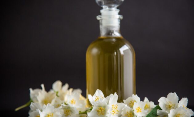 5 Best jasmine hair oils to get luscious and silky hair