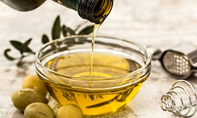 5 best olive oils for skin in India