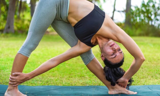 Pyramid Pose or Parsvottanasana: Benefits and how to do it