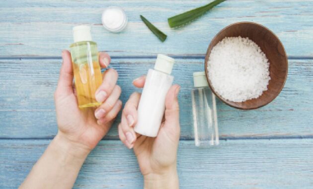 Body oil vs lotion: Which one is better to moisturise skin?