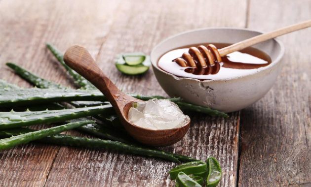 Honey vs aloe vera for skin: Benefits and uses