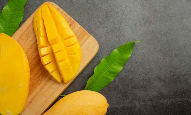 6 reasons to soak mangoes in water before eating them