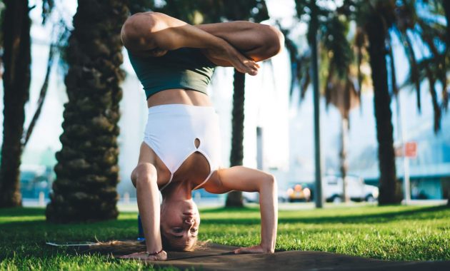 Lotus headstand: Benefits and how to do Urdhva Padmasana