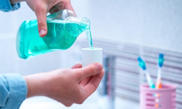 Is using mouthwash daily safe: Benefits and side effects