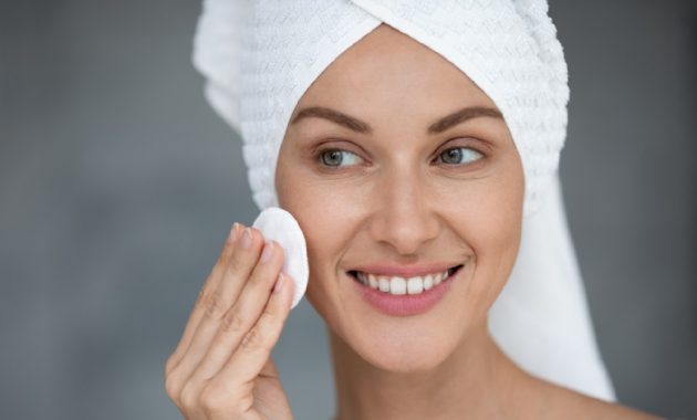 Toner vs Astringent: What should you use for your skin, and why?