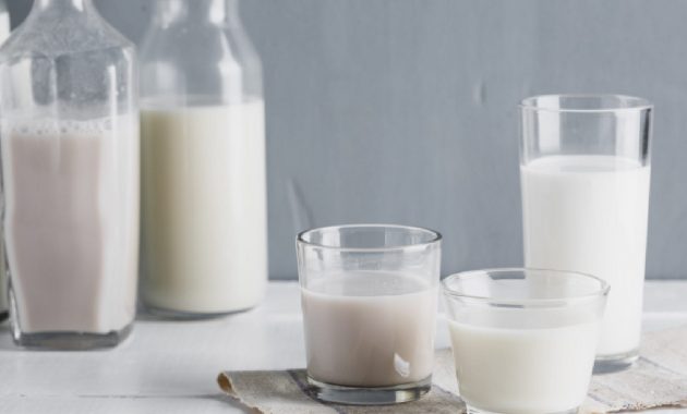 Whole milk vs Skim milk: Which type of milk is healthier for you?