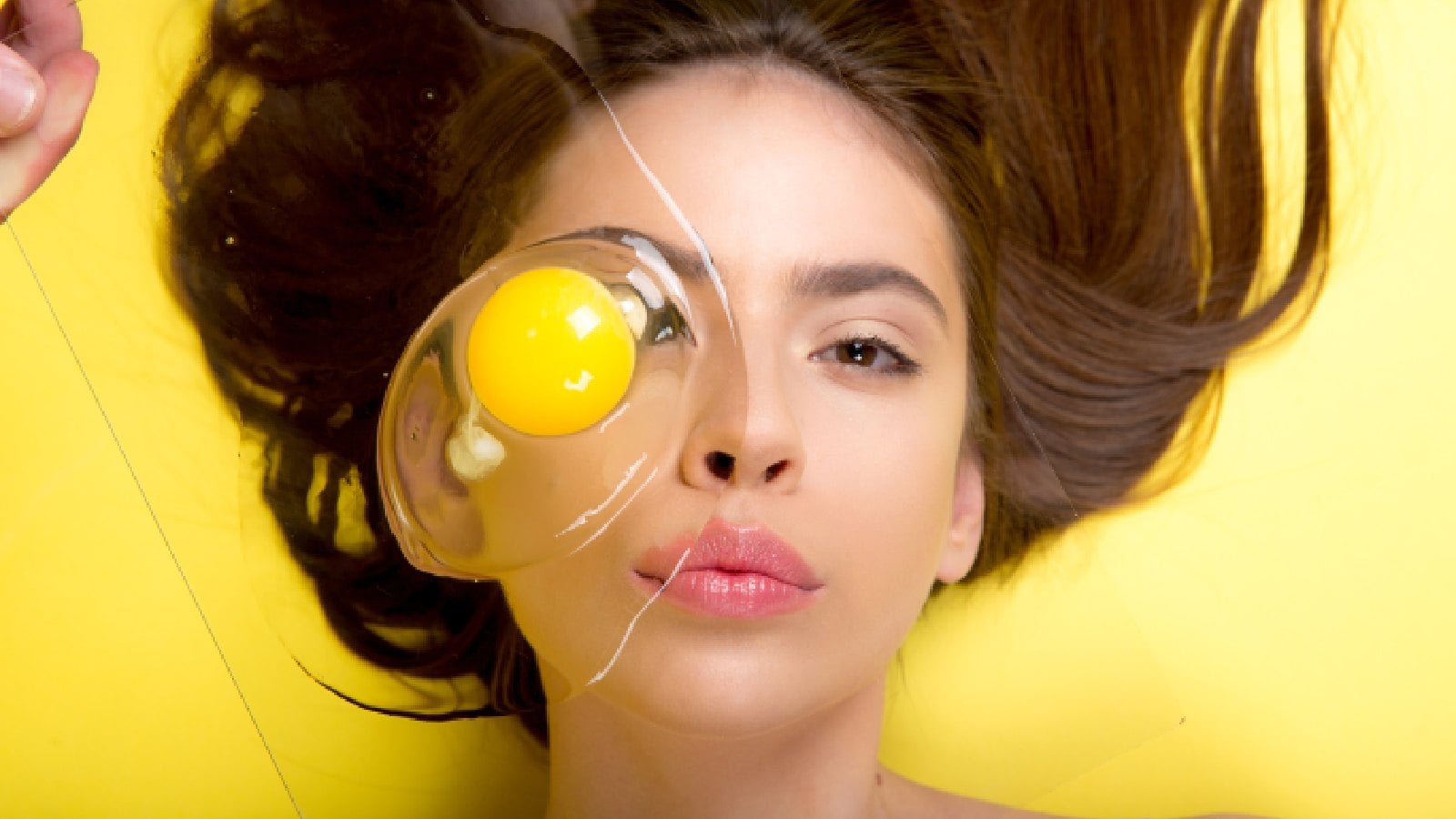 How to use eggs for skin?