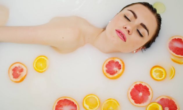 Milk bath for skin: Benefits, Side Effects and How to do it